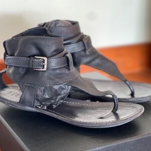 BARNEY'S NEW YORK Black Thong/Ankle Strap Gladiator-esque Flat Sandal Size 37.5